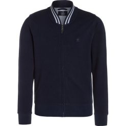 Hackett London Kardigan navy. Niebieskie swetry chłopięce marki Hackett London, z bawełny. W wyprzedaży za 342,30 zł.