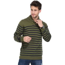 Sweter w kolorze zielonym ze wzorem. Zielone swetry męskie Backlight, m, w paski, ze stójką, bez kaptura. W wyprzedaży za 74,95 zł.