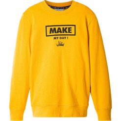 Bluza z nadrukiem bonprix szafranowy z nadrukiem. Żółte bluzy chłopięce bonprix, z nadrukiem, bez rękawów, bez kaptura. Za 37,99 zł.