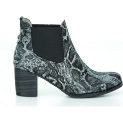 Wężowe botki z wstawką - skóra naturalna - model 455 - kolor czarny wąż. Czarne botki damskie Zapato, na zimę, ze skóry, klasyczne, na wysokim obcasie, na obcasie, bez zapięcia. W wyprzedaży za 319,20 zł.
