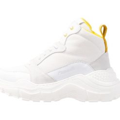 L'INTERVALLE CRIS Sneakersy wysokie white. Białe trampki i tenisówki damskie marki L'INTERVALLE, bez wzorów, ze skóry, bez zapięcia. Za 509,00 zł.