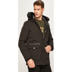 Guess Jeans - Kurtka puchowa. Czarne płaszcze męskie Guess Jeans, s, z aplikacjami, z poliesteru, krótkie, z kapturem. Za 1199,00 zł.