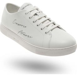 SNEAKERSY EMPORIO ARMANI. Białe sneakersy męskie Emporio Armani, na sznurówki. Za 431,40 zł.