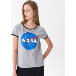 T-shirt NASA - Szary. Szare t-shirty damskie marki House, s, bez wzorów, bez kołnierzyka. Za 39,99 zł.