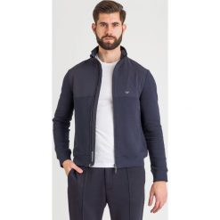 BLUZA emporio armani travel essential. Bluzy męskie Emporio Armani, s, bez wzorów, bez kołnierzyka, bez rękawów, bez kaptura. W wyprzedaży za 1071,20 zł.