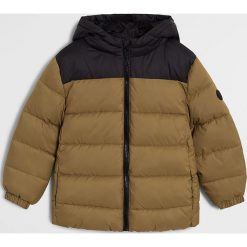 Mango Kids - Kurtka dziecięca Americc7 110-164 cm. Pomarańczowe kurtki chłopięce Mango Kids, bez wzorów, z poliesteru, krótkie, z kapturem. Za 99,90 zł.