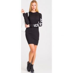 SUKIENKA ICE PLAY. Czarne sukienki damskie Ice Play, na imprezę, xs, bez wzorów, z dzianiny, z okrągłym kołnierzem, bez rękawów, mini, dopasowane. Za 399,50 zł.
