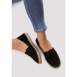 Czarne Espadryle Undefeatability. Czarne espadryle damskie Born2be, z aplikacjami, bez obcasa, na płaskiej podeszwie. Za 89,99 zł.