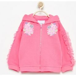 Bluza z tiulowymi falbankami - Różowy. Czerwone bluzy niemowlęce marki Reserved, z tiulu. W wyprzedaży za 29,99 zł.