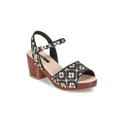 Chodaki Lollipops ZOOM WOOD HEEL SANDAL. Czarne klapki damskie Lollipops, bez wzorów, bez obcasa. W wyprzedaży za 272,30 zł.