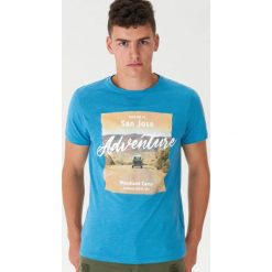 T-shirt z nadrukiem - Turkusowy. Niebieskie t-shirty męskie House, s, z nadrukiem, bez kołnierzyka. Za 29,99 zł.