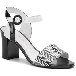 Sandały LORETTA VITALE - 8732-082-445 Black Ma. Czarne klapki damskie marki Loretta Vitale, bez wzorów, ze skóry, bez obcasa, na obcasie. Za 279,00 zł.
