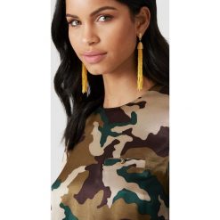 Kolczyki damskie: NA-KD Accessories Kolczyki chwosty z kolorowych koralików – Yellow