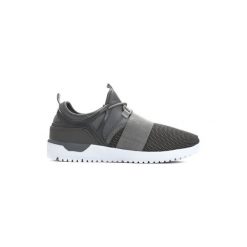 Szare Buty Sportowe Finder. Szare buty sportowe męskie marki Born2be, bez zapięcia. Za 99,99 zł.