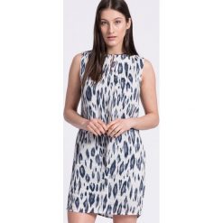 Trussardi Jeans - Sukienka. Sukienki damskie Trussardi Jeans, na co dzień, bez wzorów, z poliesteru, casualowe, z okrągłym kołnierzem, bez rękawów, mini, proste. W wyprzedaży za 319,90 zł.