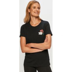 Converse - T-shirt. Czarne bluzki damskie Converse, s, z nadrukiem, z bawełny, casualowe, z okrągłym kołnierzem. W wyprzedaży za 99,90 zł.