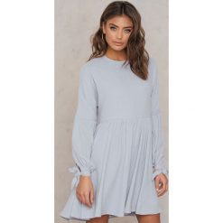 Sukienki hiszpanki: Glamorous Sukienka z wiązanymi mankietami – Grey