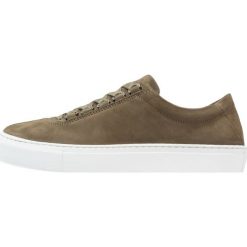 Trampki męskie: KSWISS COURT CLASSICO Tenisówki i Trampki olive/offwhite