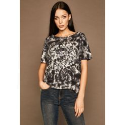 Medicine - T-shirt Halloween by Paulina Czak. Bluzki damskie MEDICINE, s, z nadrukiem, z bawełny, casualowe, z okrągłym kołnierzem, z krótkim rękawem. Za 59,90 zł.