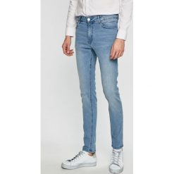 Review - Jeansy. Niebieskie jeansy męskie marki Review, z aplikacjami, z elastanu. Za 179,90 zł.