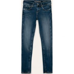 Guess Jeans - Jeansy dziecięce 104-175 cm. Niebieskie jeansy dziewczęce Guess Jeans, z aplikacjami, z bawełny, z podwyższonym stanem. Za 269,90 zł.