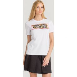 T-SHIRT Versace Jeans Couture. Białe t-shirty damskie s, z nadrukiem, z bawełny, z okrągłym kołnierzem. Za 213,95 zł.