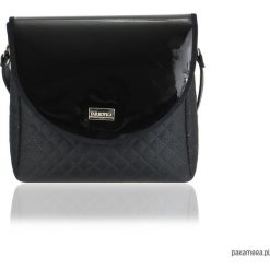 TOREBKA PURO CLASSIC 2497 BLACK LACQUER. Czarne torebki klasyczne damskie Pakamera, bez wzorów, na ramię, bez dodatków. Za 187,00 zł.