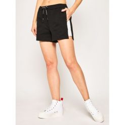 Szorty sportowe Calvin Klein Jeans Blocking Milano J20J213593. Czarne spodenki sportowe damskie Calvin Klein Jeans, xs, bez wzorów, z elastanu, sportowe. Za 349,00 zł.