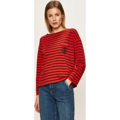 Tommy Hilfiger - Longsleeve. Czerwone bluzki damskie TOMMY HILFIGER, s, bez wzorów, z bawełny, z okrągłym kołnierzem. Za 359,90 zł.
