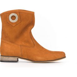 Wsuwane botki na płaskiej podeszwie - skóra naturalna - model 270 - kolor rudy nubuk. Czerwone botki damskie Zapato, ze skóry, klasyczne, bez obcasa, na płaskiej podeszwie, bez zapięcia. W wyprzedaży za 319,20 zł.