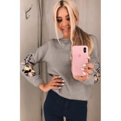 Sweter damski ZEGRA GREY. Szare bluzy damskie Sweter damski ZEGRA GREY, uniwersalny, bez wzorów. W wyprzedaży za 79,00 zł.