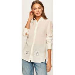Desigual - Koszula. Różowe bluzki damskie Desigual, s, z aplikacjami, z poliesteru, klasyczne, z klasycznym kołnierzykiem, z długim rękawem. W wyprzedaży za 219,90 zł.