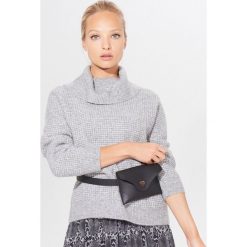 Sweter z szerokim golfem - Jasny szary. Szare swetry damskie Mohito, s, bez wzorów, bez rękawów. Za 139,99 zł.