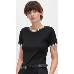 Prążkowany T-shirt ze ściągaczami - Czarny. Czarne t-shirty damskie Reserved, s, bez wzorów, prążkowane, bez kołnierzyka. Za 39,99 zł.
