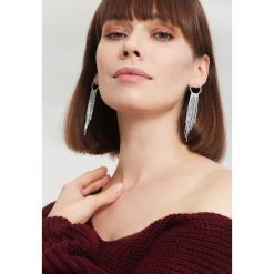 Srebrne Kolczyki Lay Me Down. Szare kolczyki damskie marki other, srebrne. Za 29,99 zł.