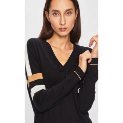 Trussardi Jeans - Sweter. Czarne swetry damskie Trussardi Jeans, s, bez wzorów, z jedwabiu, z krótkim rękawem, krótkie, bez kaptura. W wyprzedaży za 379,90 zł.
