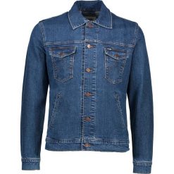 Dżinsowa kurtka w kolorze niebieskim. Niebieskie koszule męskie Wrangler, s, bez wzorów, z klasycznym kołnierzykiem, bez rękawów. W wyprzedaży za 214,95 zł.