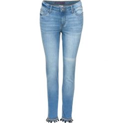 Dżinsy z pomponikami bonprix niebieski "bleached”. Niebieskie jeansy damskie bonprix. Za 54,99 zł.