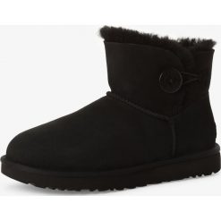 UGG - Kozaki damskie ze skóry welurowej – Mini Bailey Button II, czarny. Czarne kozaki damskie Ugg, na zimę, ze skóry, bez obcasa, bez zapięcia. Za 859,95 zł.