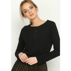 Czarna Bluzka Craze. Czarne bluzki longsleeves Born2be, xl, z okrągłym kołnierzem. Za 24,99 zł.