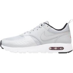 Nike Sportswear AIR MAX VISION SE (GS) Tenisówki i Trampki wolf grey/metallic silver. Szare tenisówki męskie marki Nike Sportswear, z materiału. W wyprzedaży za 258,30 zł.