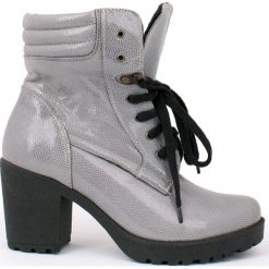 Botki - skóra naturalna - model 468 - kolor szary błyszczący. Szare botki damskie Zapato, ze skóry, bez obcasa, bez zapięcia. W wyprzedaży za 319,00 zł.