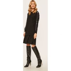 Twinset - Sukienka. Czarne sukienki damskie Twinset, na co dzień, s, z aplikacjami, z elastanu, casualowe, z okrągłym kołnierzem, z długim rękawem, długie, mini, proste. Za 889,90 zł.