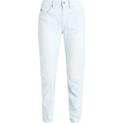 GStar ARC 3D MID BOYFRIEND Jeansy Relaxed Fit light aged. Niebieskie jeansy damskie G-Star, bez wzorów, z elastanu. W wyprzedaży za 391,30 zł.
