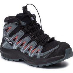 Buty SALOMON - Xa Pro 3D Mid CSWP J 406512 Black/Stormy Weather/Cherry Tomato. Czarne śniegowce chłopięce Salomon. W wyprzedaży za 279,00 zł.