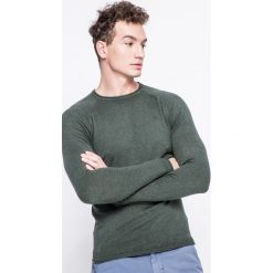 Wrangler - Sweter. Zielone swetry klasyczne męskie marki Wrangler, xl, z bawełny, z okrągłym kołnierzem. W wyprzedaży za 119,90 zł.