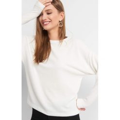 Lekki sweter nietoperzowy. Brązowe bluzki damskie marki Orsay, na co dzień, s, z elastanu, klasyczne, z klasycznym kołnierzykiem, z długim rękawem. W wyprzedaży za 40,00 zł.