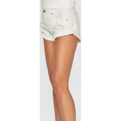 Glamorous - Szorty jeansowe. Białe szorty damskie marki Glamorous, s, bez wzorów, z bawełny, casualowe. Za 169,90 zł.