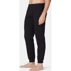 Spodnie dresowe Gym & Pilates 120 męskie. Czarne spodnie męskie NYAMBA, na co dzień, s, bez wzorów, z elastanu. Za 44,99 zł.