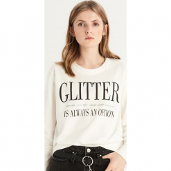Bluza z napisem - Kremowy. Białe bluzy damskie marki Sinsay, l, z napisami. Za 39,99 zł.
